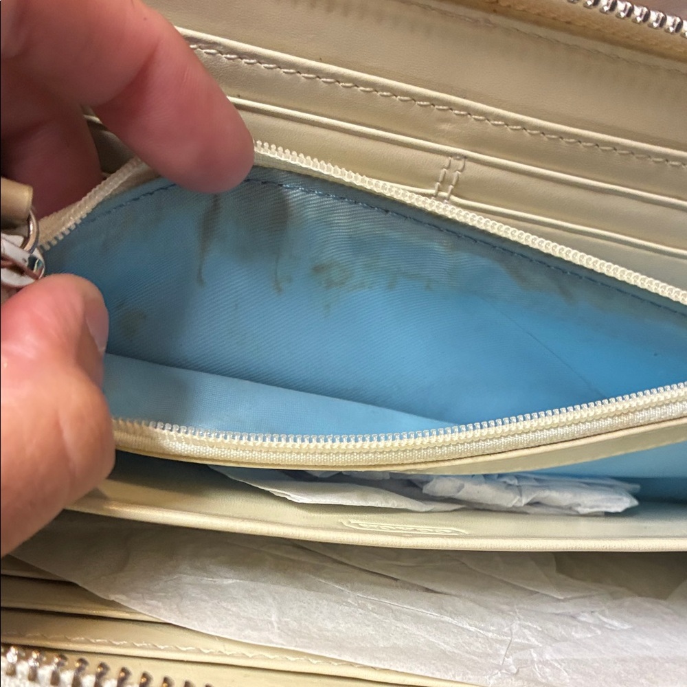 ‼️Coach Cream Embossed Wallet‼️ - Picture 8 of 8
